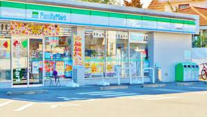 コンビニ　ファミリーマート半田新居町店（コンビニ）まで894m