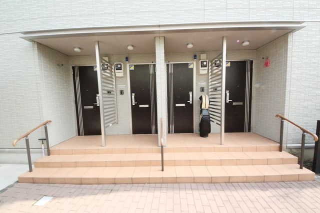 エントランス　★お問い合わせはタウンハウジングまで★