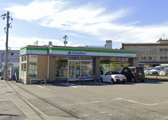 コンビニ　ファミリーマート（コンビニ）まで231m