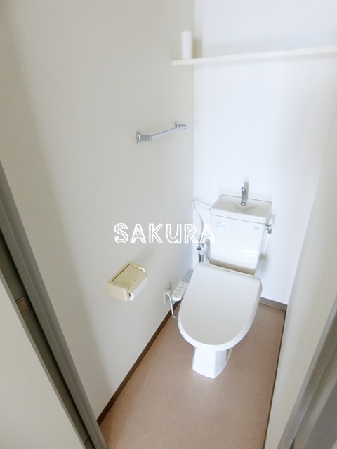 トイレ　嬉しい温水洗浄便座♪