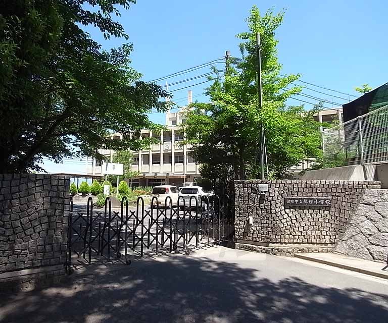 小学校　久世小学校（小学校）まで400m