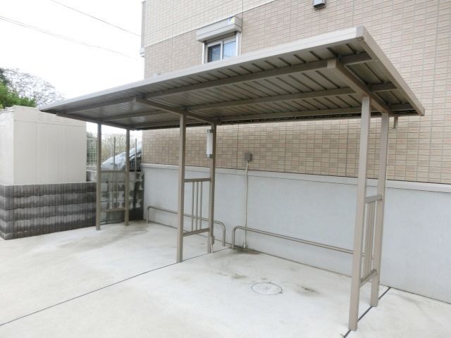 その他共有部分　屋根付の駐輪場です。