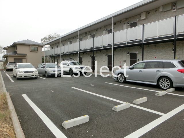 駐車場　建物前はスッキリと