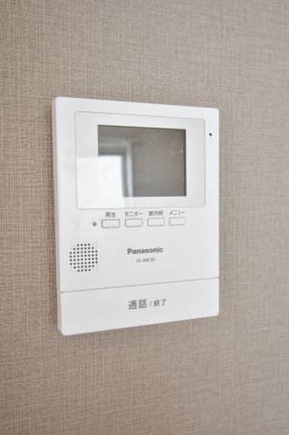 セキュリティ　TVモニターホンは安心ですね。誰か確認してから開けて下さいね