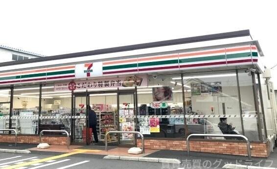 コンビニ　セブンイレブン伏見北端町店（コンビニ）まで380m