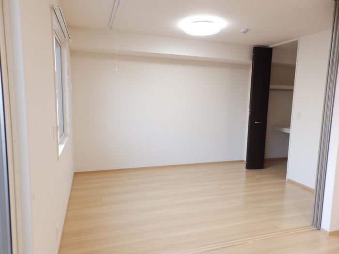 居室・リビング　南側洋室