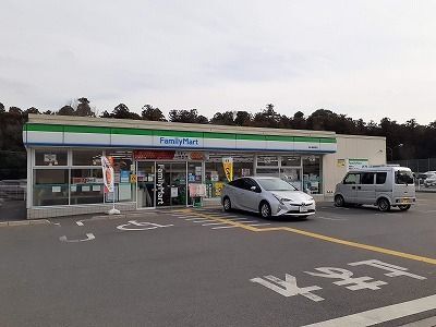 コンビニ　ファミリーマート鶴ヶ島駅西店（コンビニ）まで464m