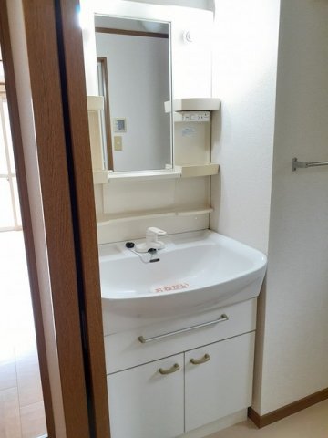洗面設備　明るい洗面所です★