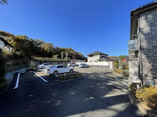 建物外観　駐車場