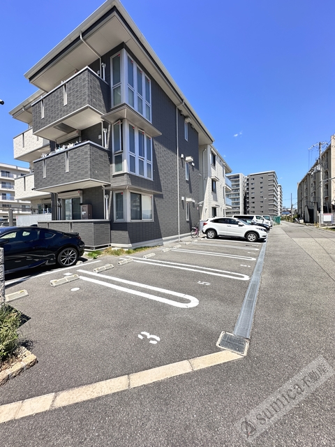 駐車場　ゆったりひろびろ駐車場