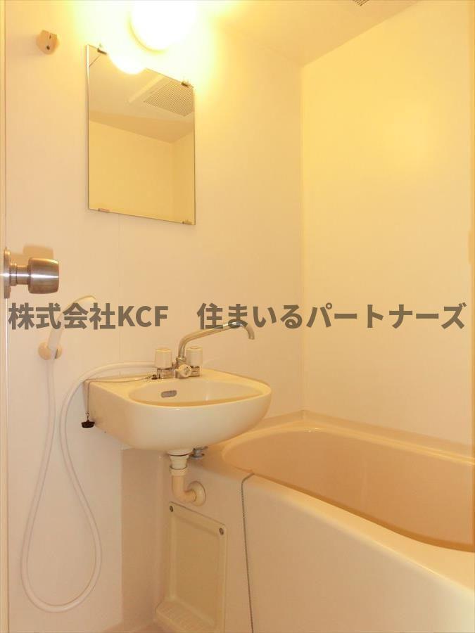 バス・シャワールーム　落ち着いた空間のお風呂です
