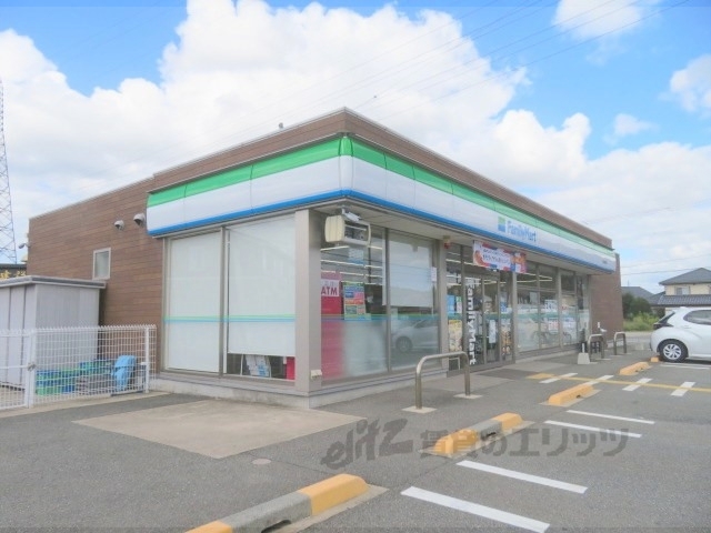 コンビニ　ファミリーマート日高町鶴岡店（コンビニ）まで150m