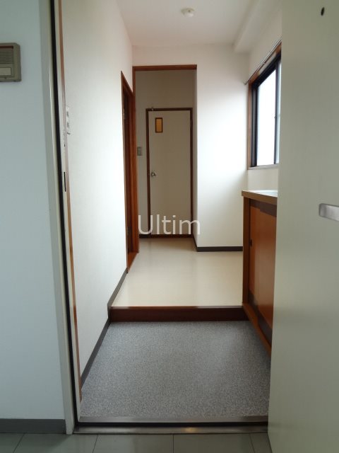 玄関　全て違うお部屋（同じ間取り）の写真です