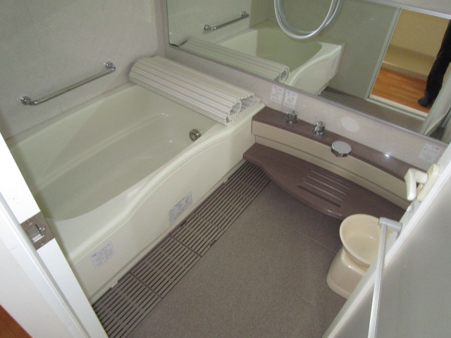 バス・シャワールーム　この写真は同マンションの他のお部屋のものです