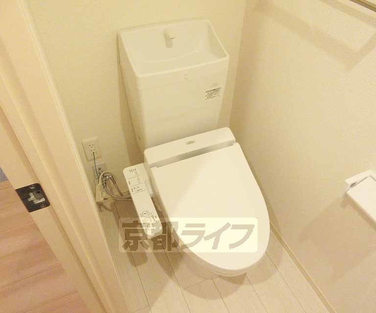 トイレ　ウォシュレット付いています