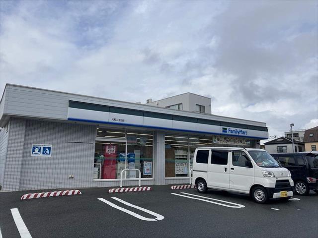 コンビニ　ファミリーマート（コンビニ）まで999m