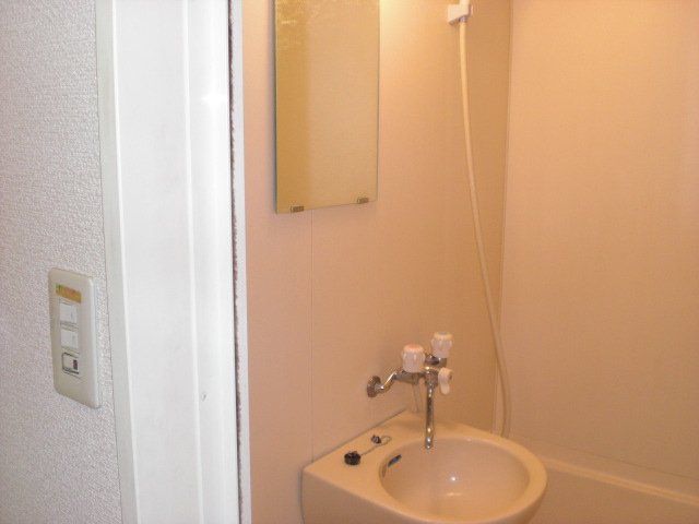 バス・シャワールーム　トイレと別です☆