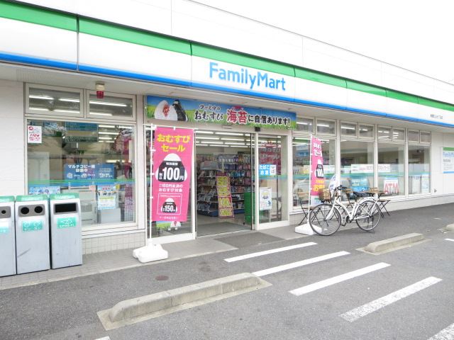 コンビニ　ファミリーマート（コンビニ）まで750m