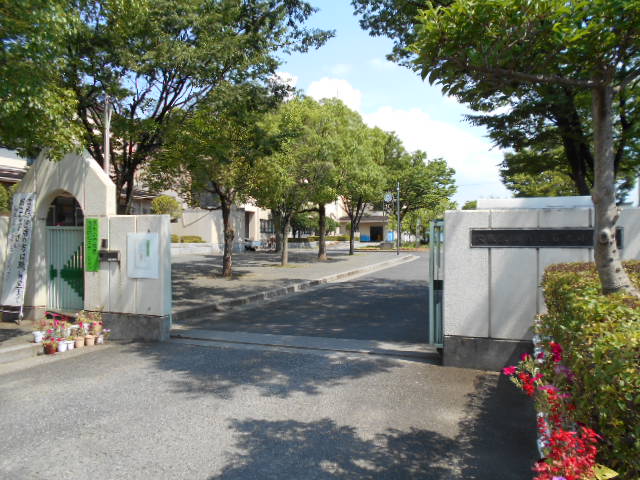 小学校　大阪狭山市立第七小学校（小学校）まで793m