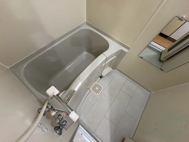 バス・シャワールーム　ユニットバスです。疲れを癒すのに欠かせませんね！