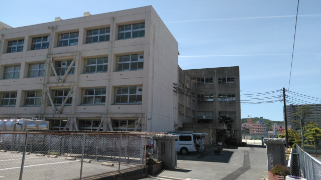 中学校　西条中学校（中学校）まで1680m
