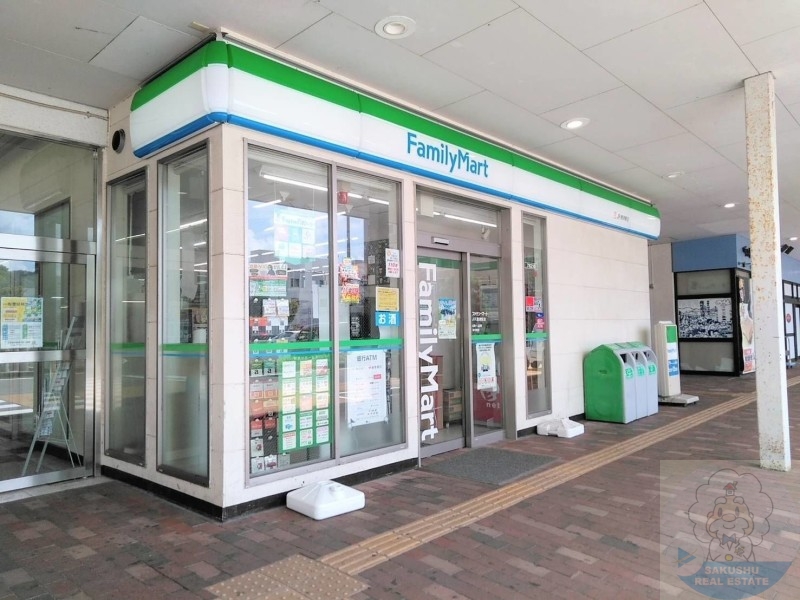 コンビニ　ファミリーマートJR唐津駅店（コンビニ）まで55m