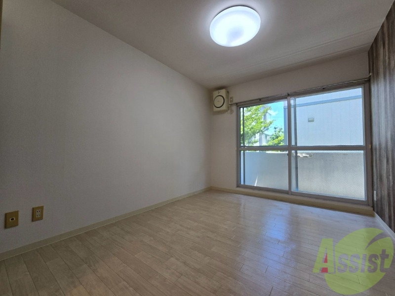 その他部屋・スペース　こちらのお部屋は光が差し込む、温かみのあるお部屋です。