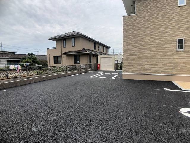 駐車場　駐車場に車を止められます