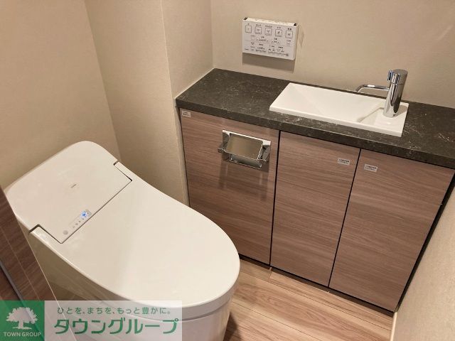 トイレ　※写真は同タイプ住戸です。