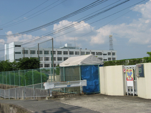 小学校　高槻市立上牧小学校（小学校）まで965m
