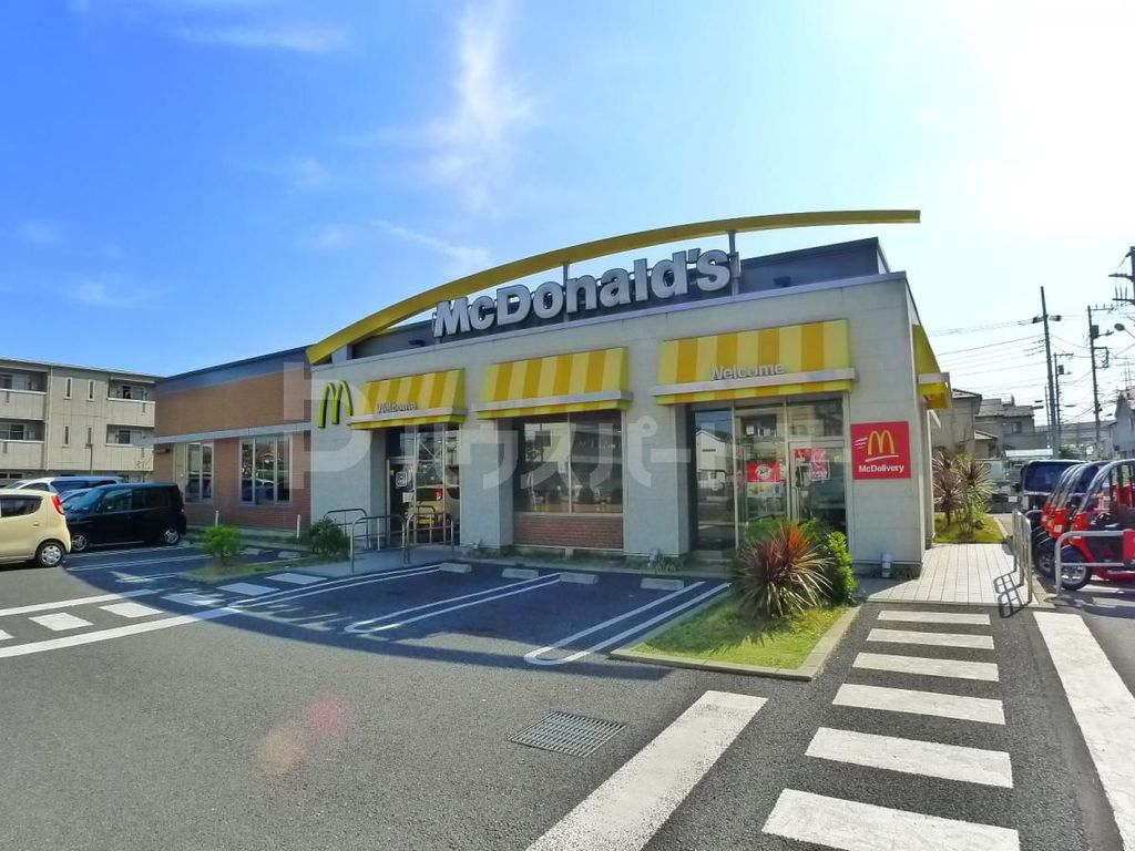 飲食店　マクドナルド足立六町店（飲食店）まで480m