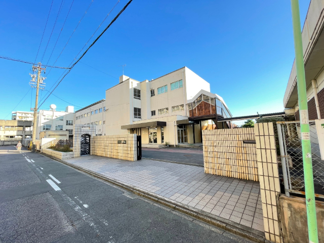 中学校　名古屋市立御田中学校（中学校）まで1837m