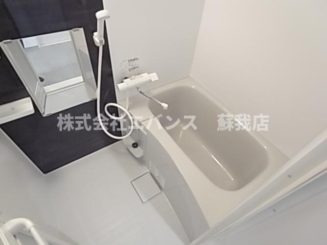 バス・シャワールーム　コンパクトで使いやすいお風呂です