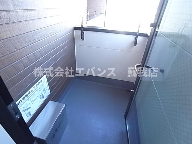 バルコニー　暖かな日差しのふりそそぐバルコニー