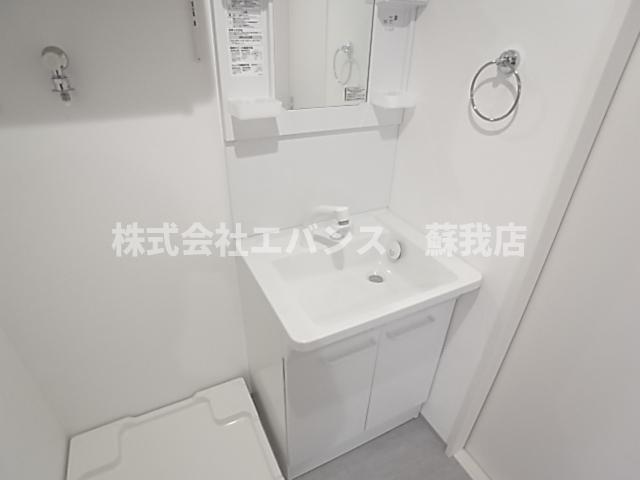 洗面設備　独立洗面化粧台が付いています