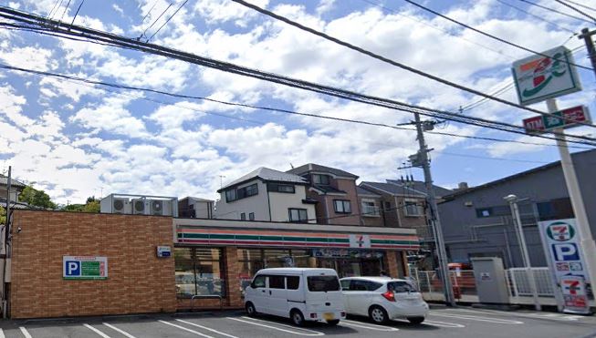 コンビニ　セブンイレブン（コンビニ）まで486m