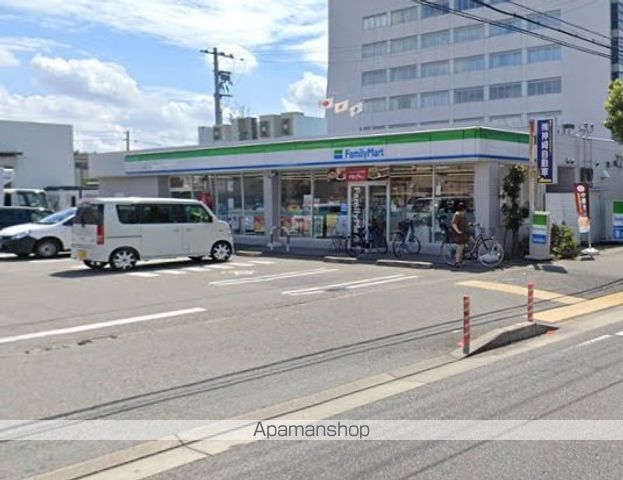 コンビニ　ファミリーマート（コンビニ）まで517m
