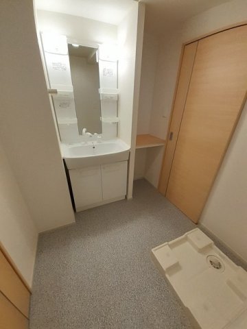 洗面設備　コンパクトで使いやすい洗面所