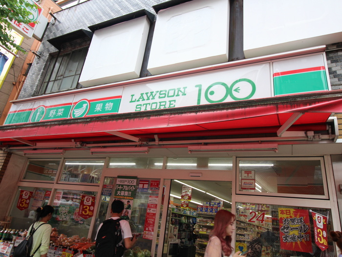コンビニ　ローソンストア　１００　北新宿店（コンビニ）まで102m