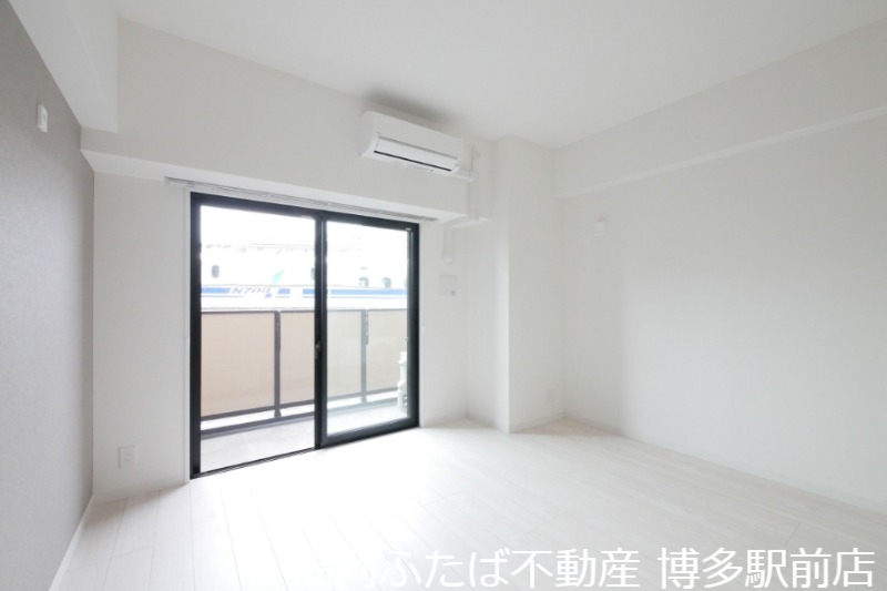 フェロー博多駅南の居間写真