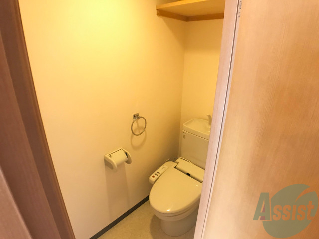 トイレ　トイレはウォシュレット機能付きです。安心して使用できますね。