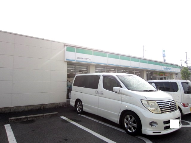 コンビニ　ファミリーマート 岸和田荒木町二丁目店（コンビニ）まで338m
