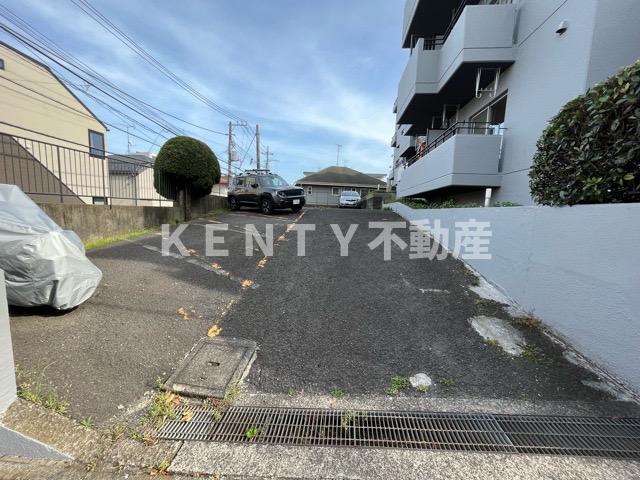 駐車場　車をお持ちの方に嬉しい駐車場付きの物件です