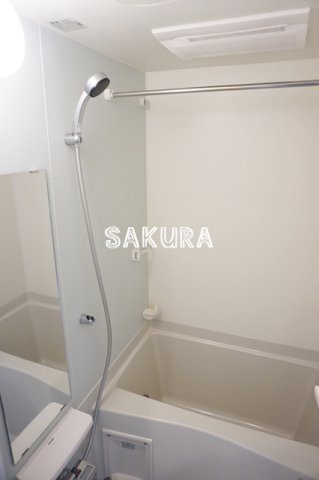 バス・シャワールーム　嬉しい追い焚き・浴室乾燥機付きです♪