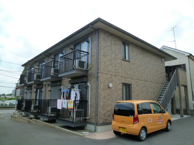 小田急小田原線 本厚木駅 バス乗車時間：10分 最寄りバス停で下車 徒歩3分 築18年