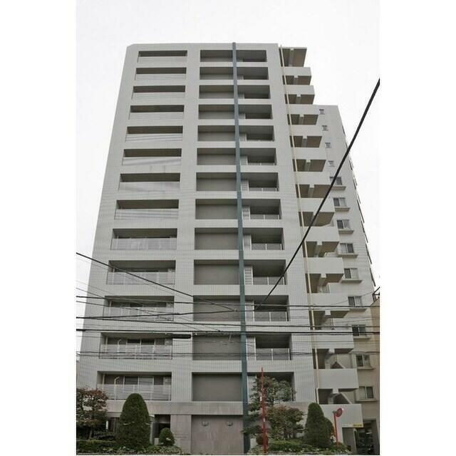 建物外観　鉄筋コンクリート造のがっちりとした建物。