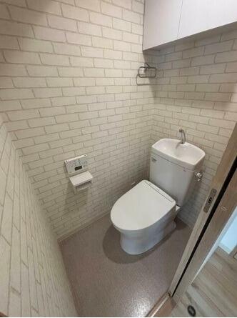 ＪＲ総武線 両国駅 徒歩8分 6階建 築40年のトイレ写真
