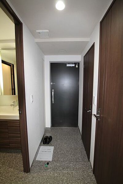 玄関　同タイプ別住戸の室内　イメージとして