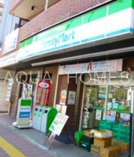 コンビニ　ファミリーマート伝通院前店（コンビニ）まで130m