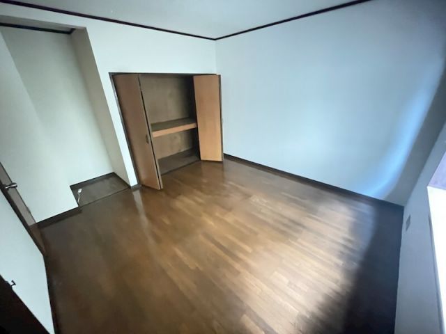 サンワハイツ 6号棟の居間写真